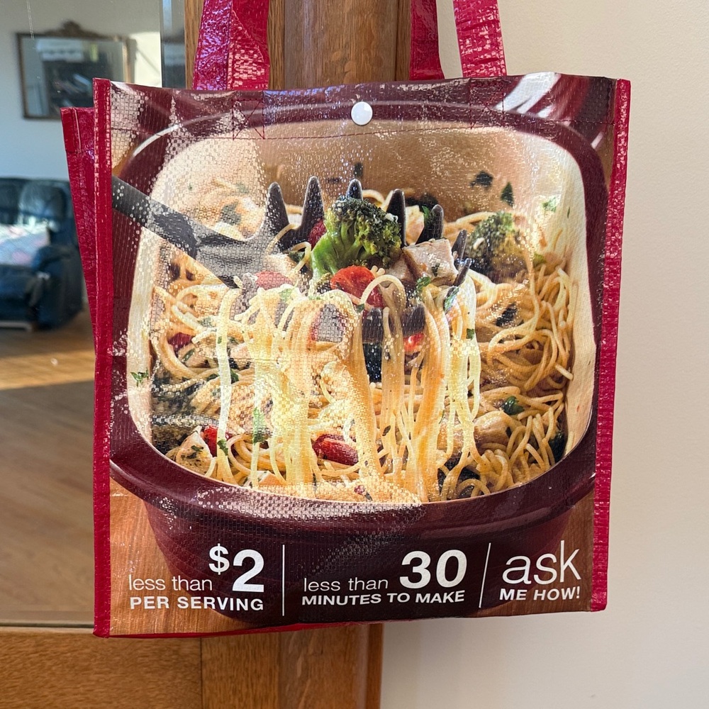 The Pampered Chef Vibrant Red Tote